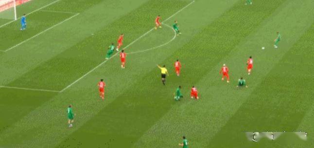 开云网址 -2026超级杯，半场北京错失3个机会25秒钟，边路传中张玉宁头球制造威胁11分钟，恩科洛洛45度角内切传中，法比奥和张玉宁先后错过14分钟上海海港加布里埃尔突入禁区，疑似点球没判28分钟海港再北京国安禁区制造混乱，球打中横梁35分钟，达万35米开外一脚爆射破门41分钟，海港任意...