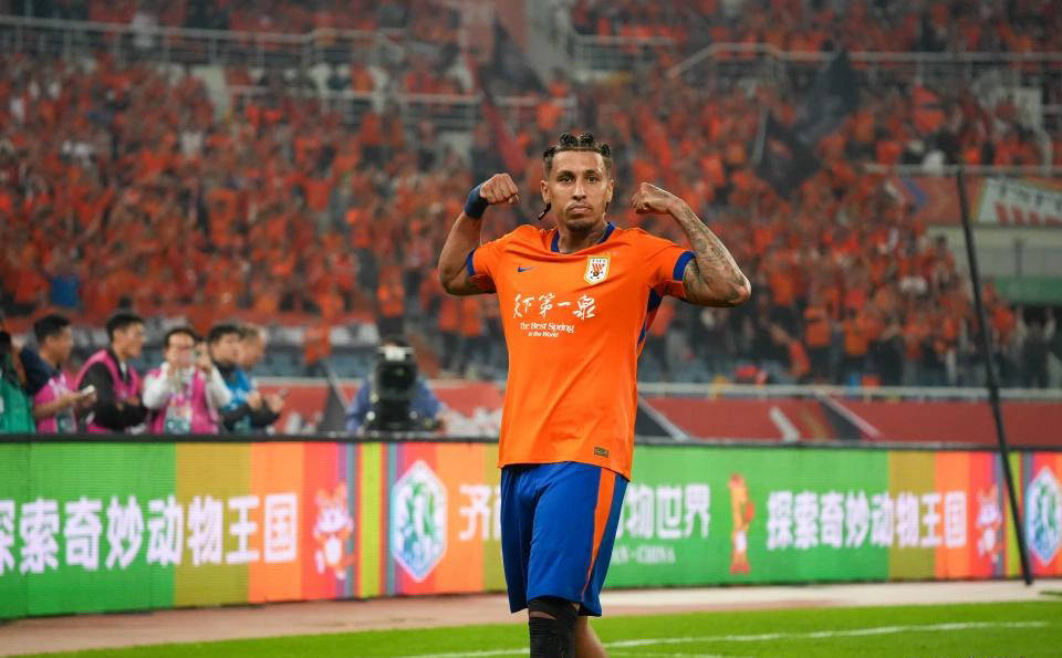 开云网址 -克雷桑神来之笔！边路精准传中破门，斩获赛季客场首球，韩鹏面无表情