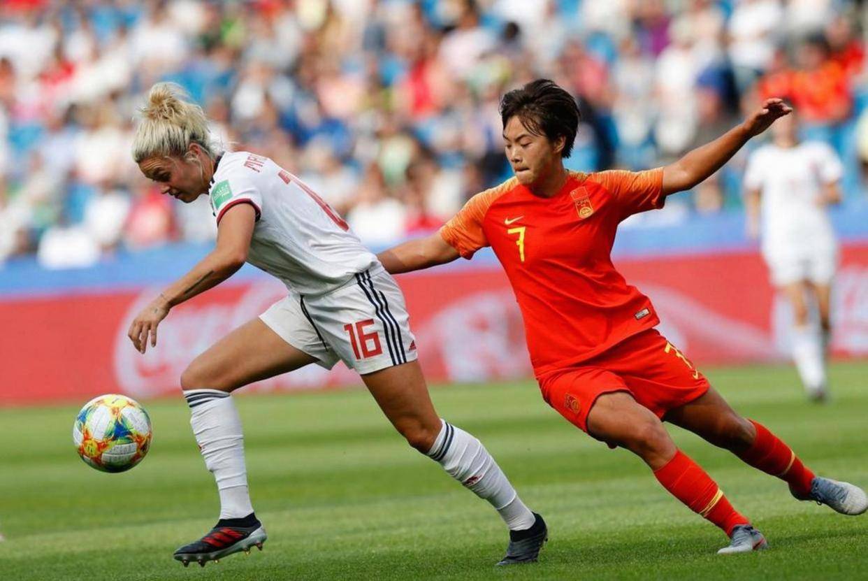 王霜在边路传中对中国台北形成威胁，邵子钦成为关键支点撑起中锋线，陈巧珠回防拦截与传中点亮直通世界杯之路