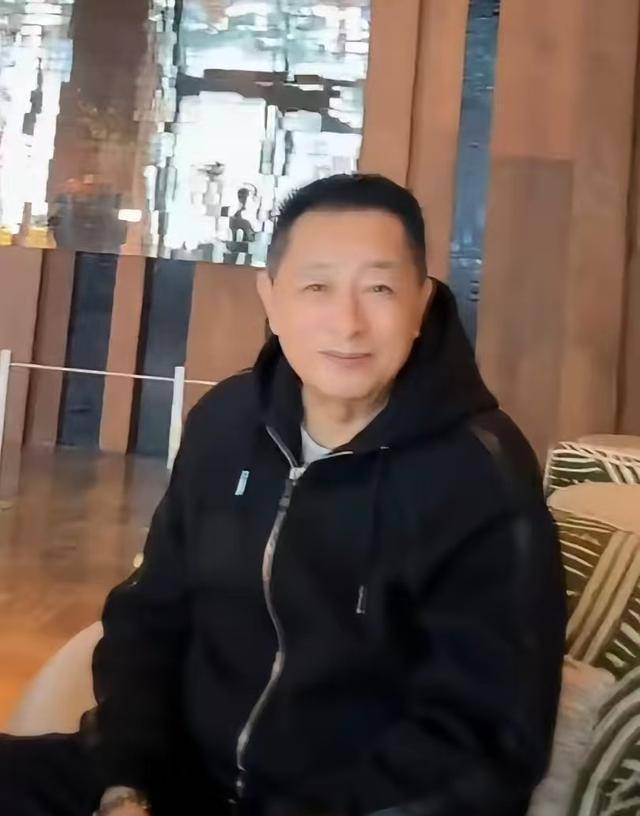 笑喷了！汪大爷能屈能伸，积极配合张兰，小孙孙出生详情曝光