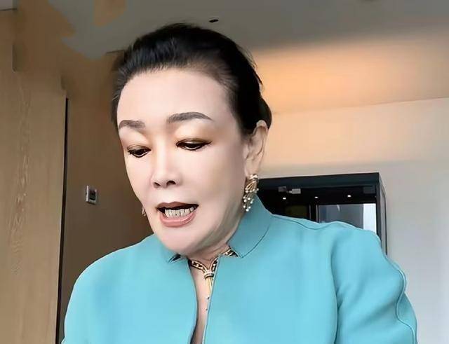 笑喷了！汪大爷能屈能伸，积极配合张兰，小孙孙出生详情曝光