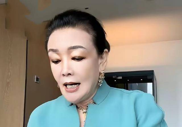 笑喷了！汪大爷能屈能伸，积极配合张兰，小孙孙出生详情曝光