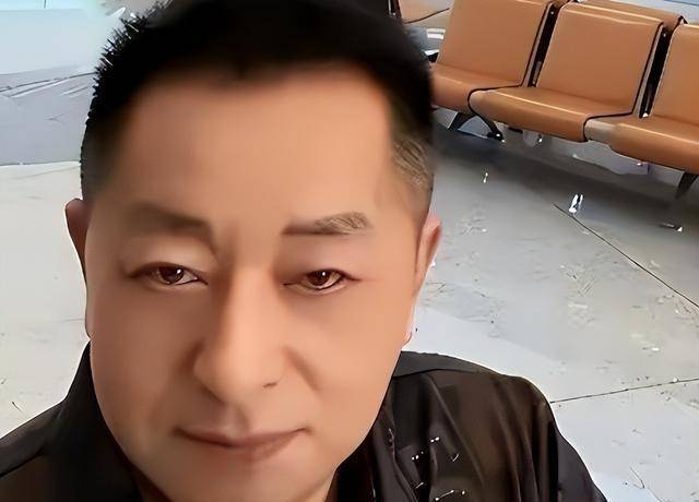 笑喷了！汪大爷能屈能伸，积极配合张兰，小孙孙出生详情曝光